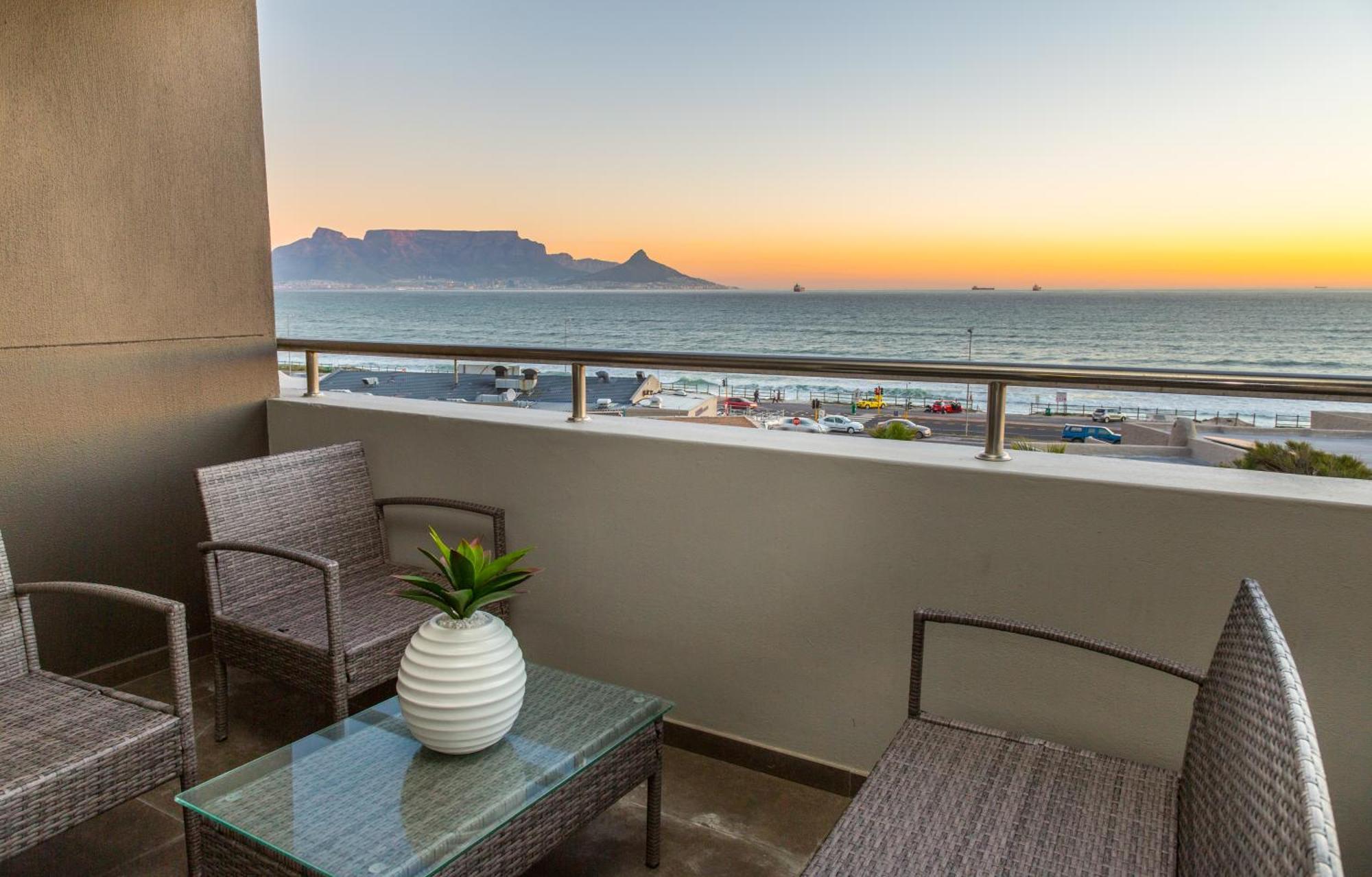 Modern Beachfront With Ocean Views - Infinity G9, Blouberg, Cape Town Bloubergstrand Exterior photo