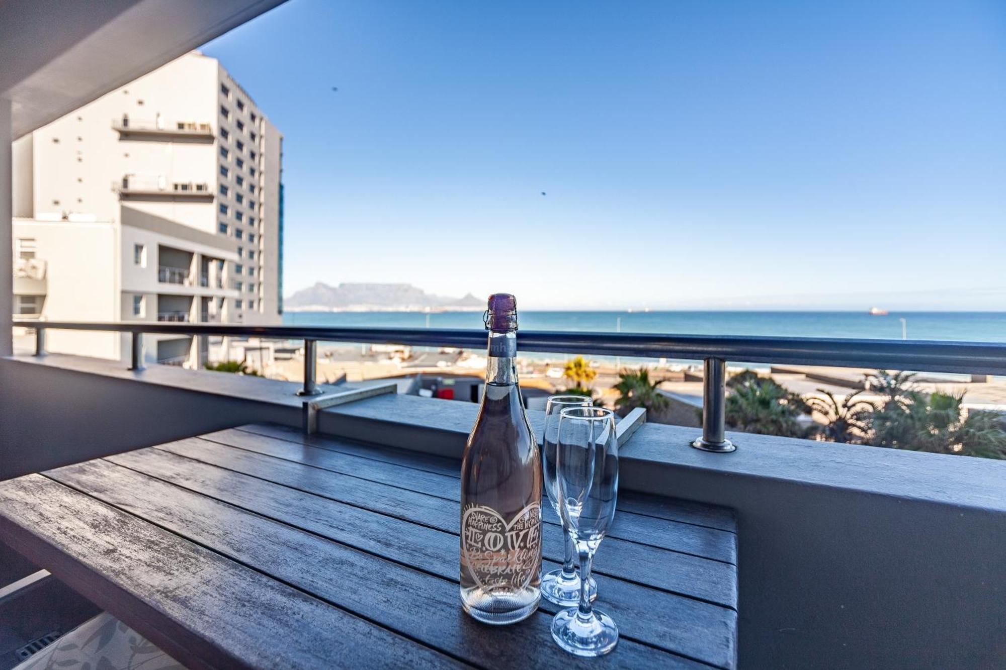 Modern Beachfront With Ocean Views - Infinity G9, Blouberg, Cape Town Bloubergstrand Exterior photo