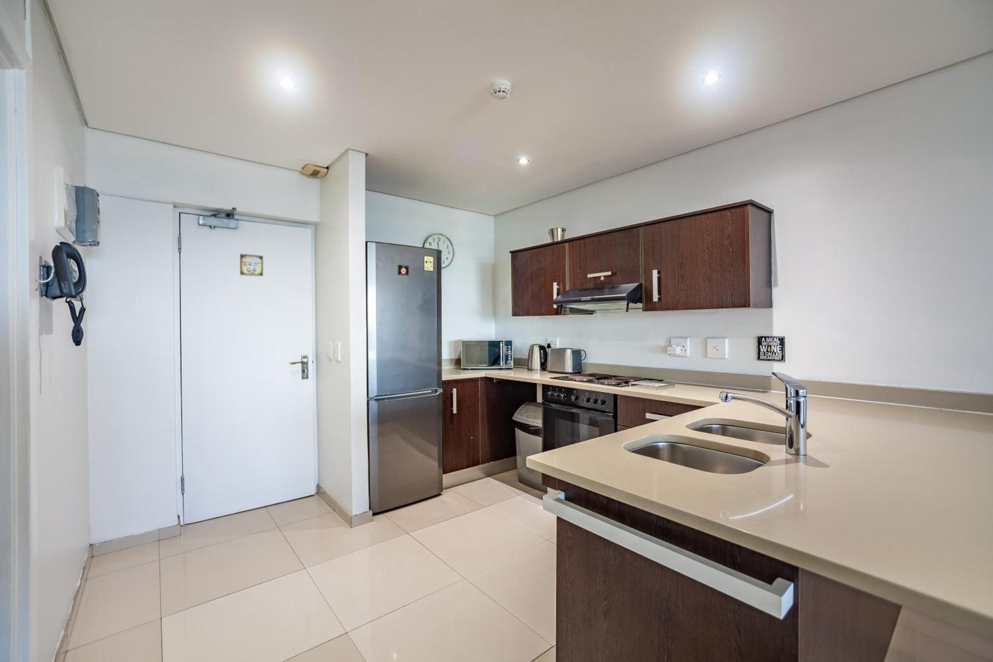 Modern Beachfront With Ocean Views - Infinity G9, Blouberg, Cape Town Bloubergstrand Exterior photo